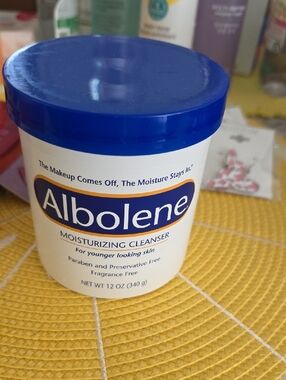 Albolene moisturizing cleanser